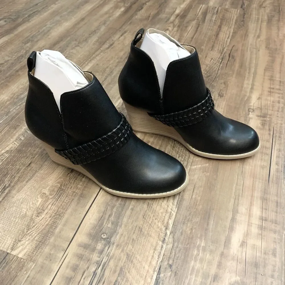 DV By Dolce Vita Geneva Booties Black 8.5 NWOB